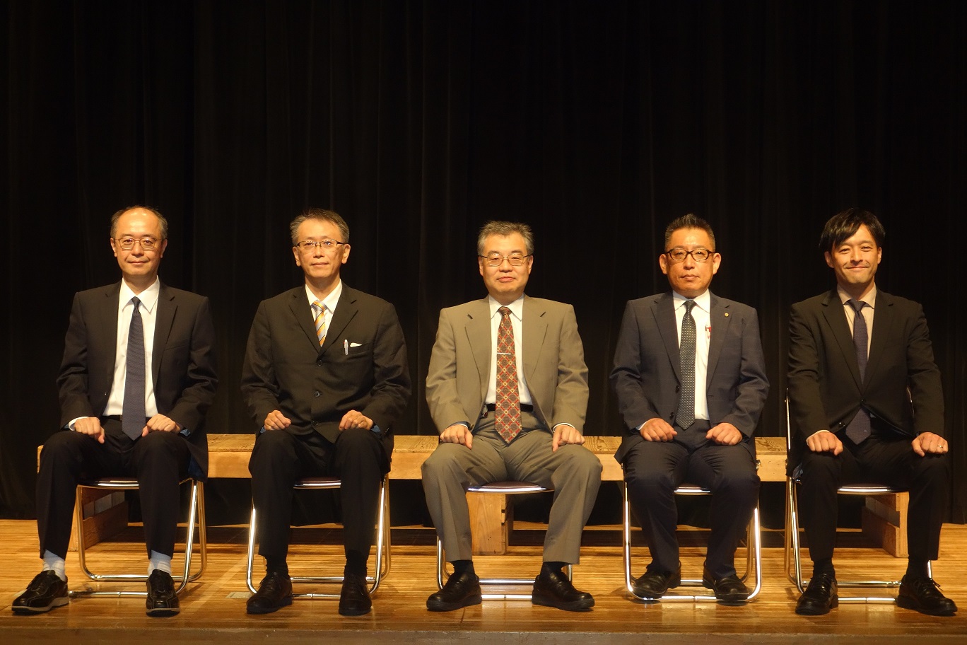 ＜講師の先生方＞
左から河合先生、濵野先生、三崎先生、吉田先生、林先生